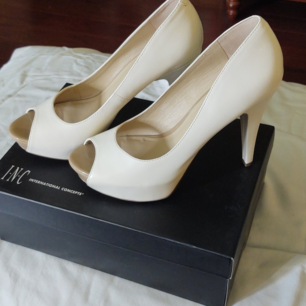 Sexy open toed white heels pumps New w/box